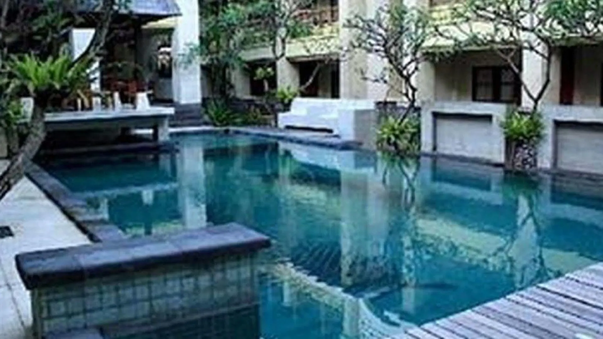 Fourteen Roses Beach Hotel Легиан 3*,  Индонезия