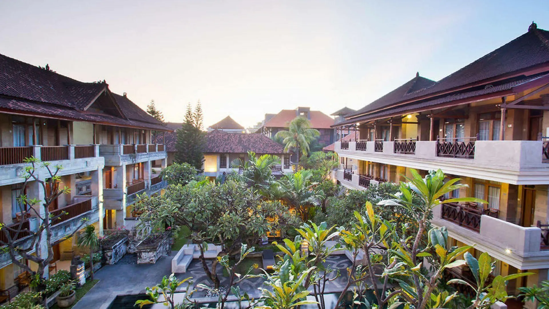 Fourteen Roses Beach Hotel Легиан